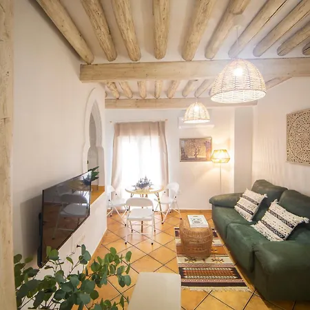Indalo A Pies Del Albaicín