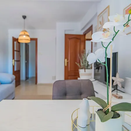 Delfin Retreat Con Terraza Junto A Parada De Metro *
