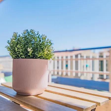 Delfin Retreat Con Terraza Junto A Parada De Metro Apartamento *