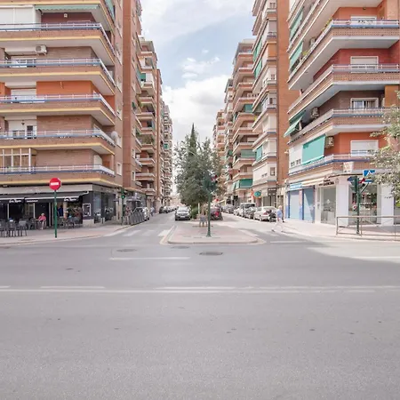 Delfin Retreat Con Terraza Junto A Parada De Metro *