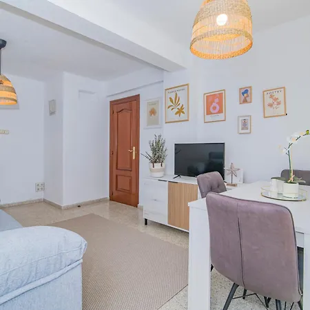 Delfin Retreat Con Terraza Junto A Parada De Metro Apartamento *