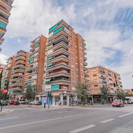 Delfin Retreat Con Terraza Junto A Parada De Metro Granada