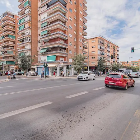 Delfin Retreat Con Terraza Junto A Parada De Metro Apartamento