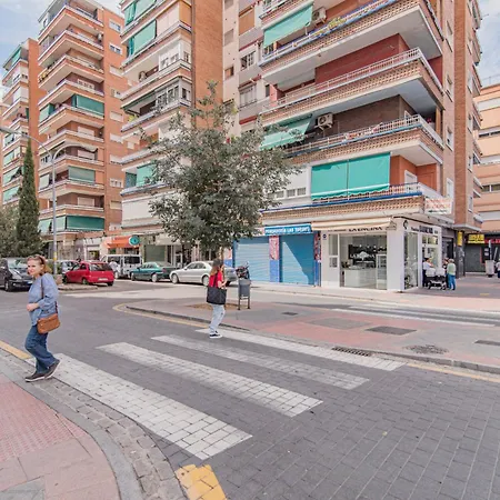 Delfin Retreat Con Terraza Junto A Parada De Metro Granada