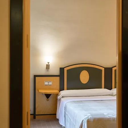 Macia Condor Hotell Granada