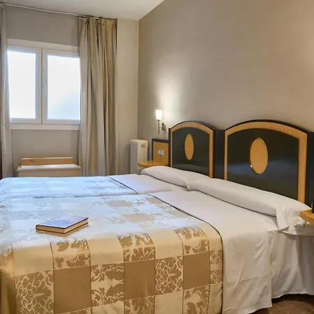 Hotell Macia Condor 4*