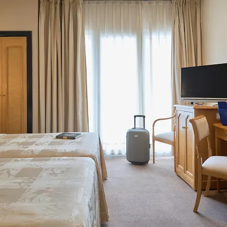Macia Condor Hotell Granada