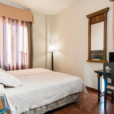 Plaza Nueva Hotell 3*