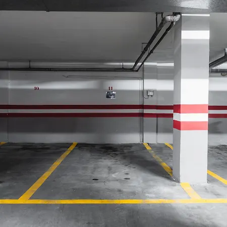 Mano De Hierro - Free Parking Granada