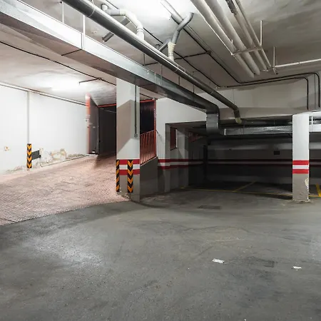 Mano De Hierro - Free Parking