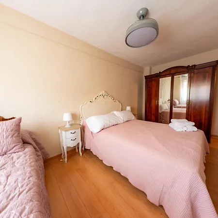Apartamento Amplio Piso En El Palacio De Congresos By Bebalmy Granada