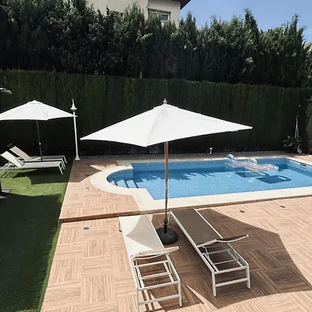 Extraordinaria Con Piscina Y Chimenea