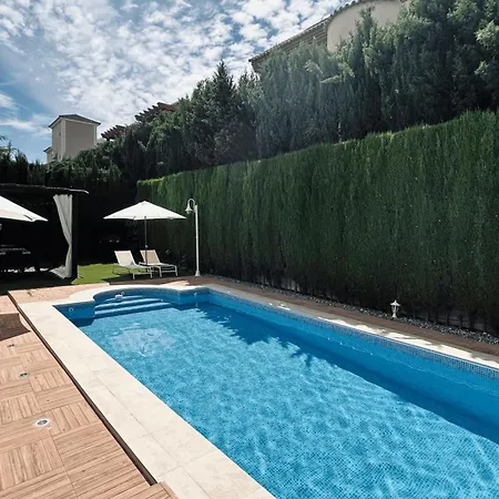 Extraordinaria Con Piscina Y Chimenea