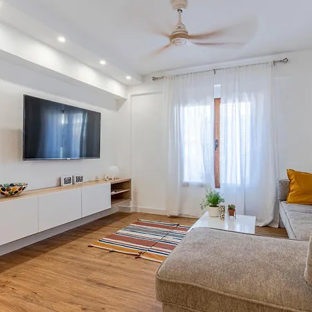 Apartamento Bajo El Cielo De La Alhambra, By Daimar *