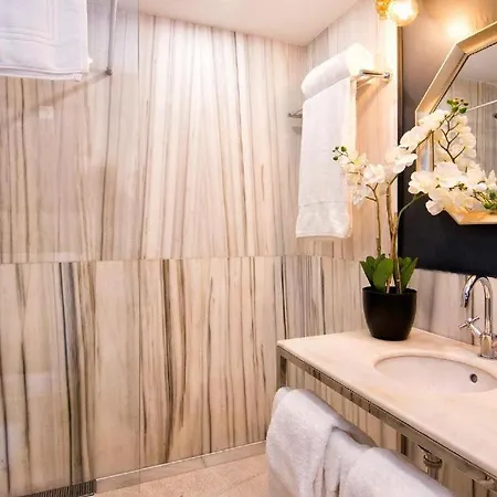Terrace Center Apartment *