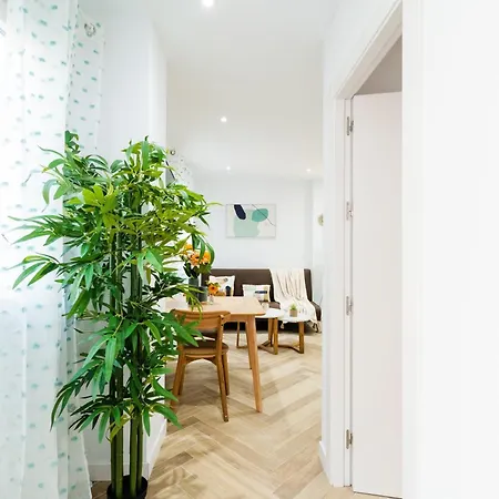 Rolando House, Free Parking