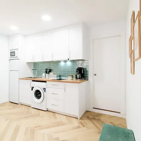 Rolando House, Free Parking