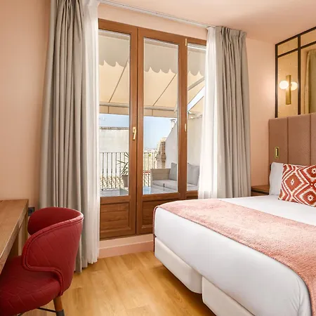 Mate Leo Hotel