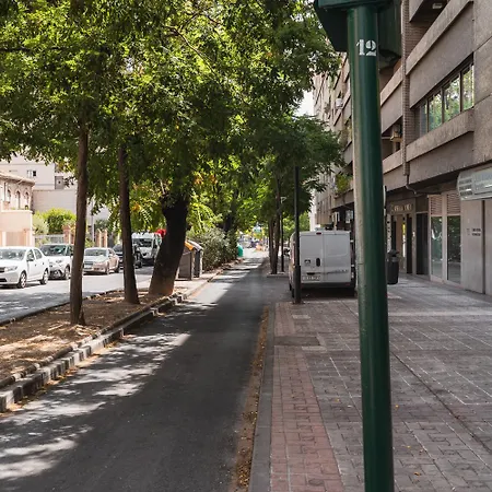 Avenida Del Sur Con Parking Granada
