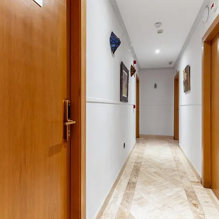Reina Mora Otel