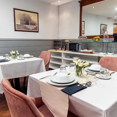 Reina Mora Hotel 2*