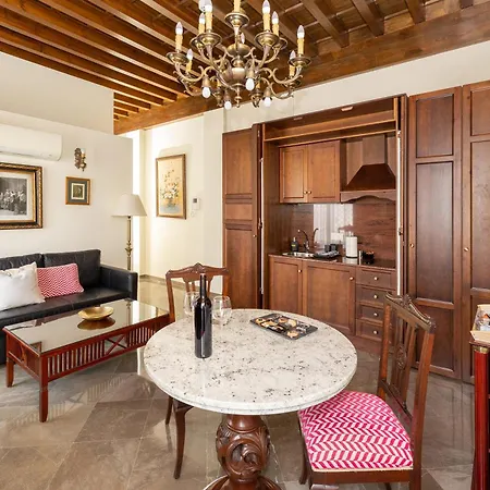 Apartamento En Pleno Centro, Aljibe Rodrigo Del Campo 1b *