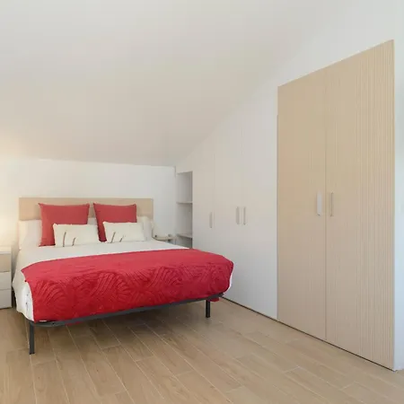 J De La Alhambra Apartment *