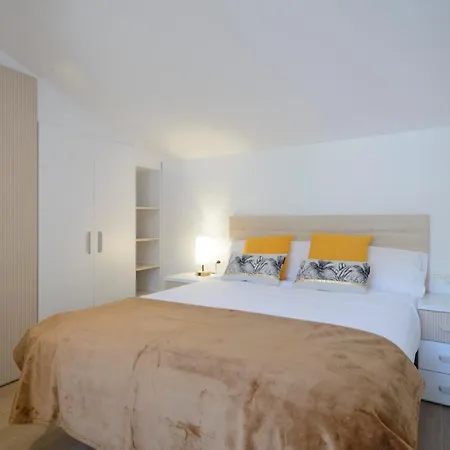 J De La Alhambra Apartment