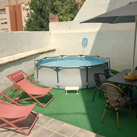 Casa Con Jardin, Aparcamiento *