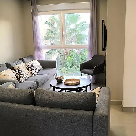 Casa Con Jardin, Aparcamiento
