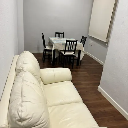 Plaza De La Caleta 4 *