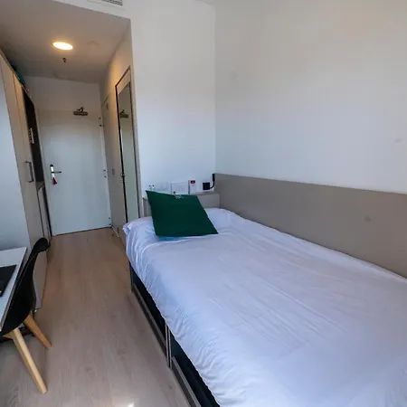 Residencia Bravo Students Hotel