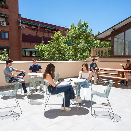Hotel Residencia Bravo Students 2*