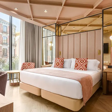 Mate Leo Hotel