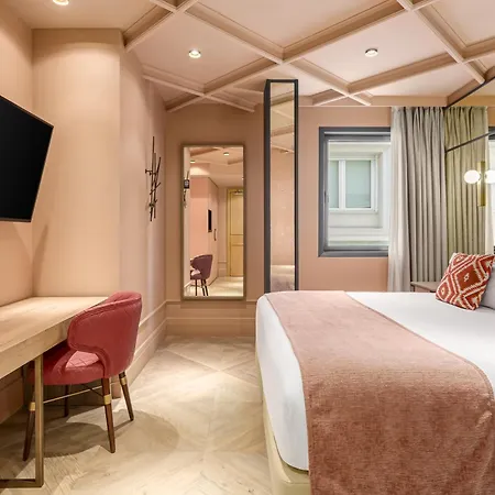 Mate Leo Hotel