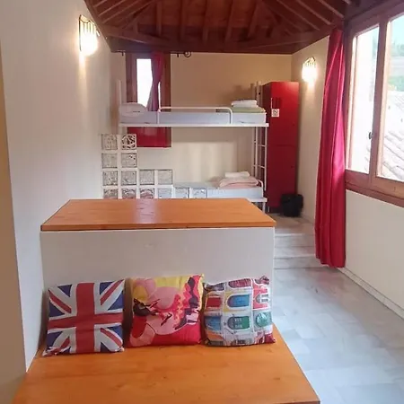 Hostal White Nest *