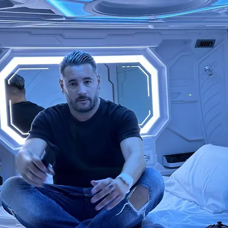 Futurotel Space Garden Hostal *