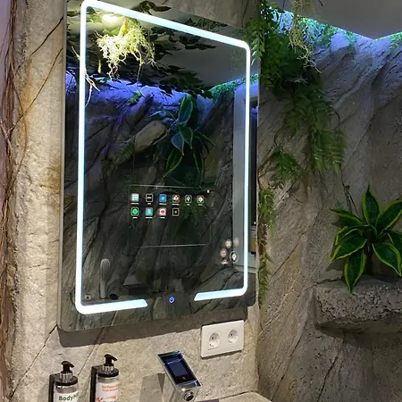 Hostal Futurotel Space Garden Granada