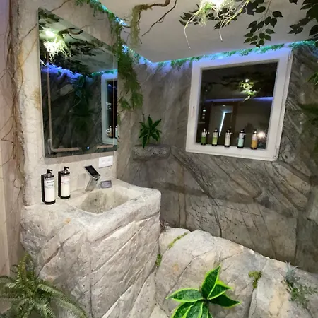 Hostal Futurotel Space Garden