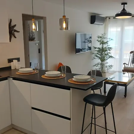 Center Apartment *