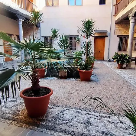 Oda ve Kahvaltı Abadia 2*