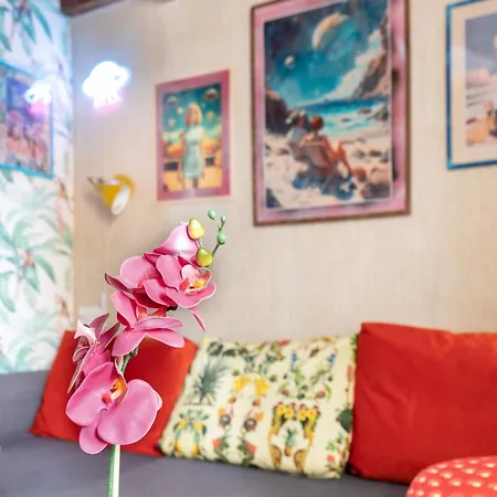 Apartment - Pinksparrow -