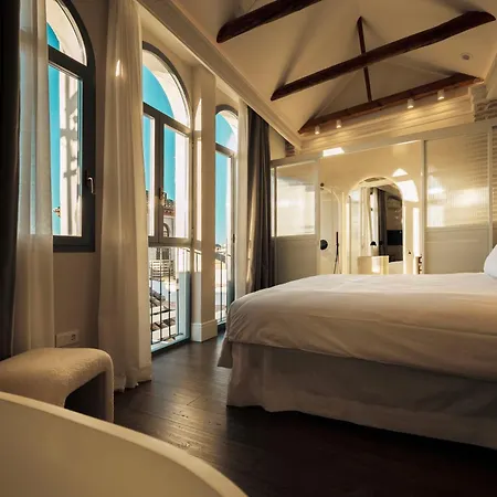 Boutique Escudo Del Carmen Hotel