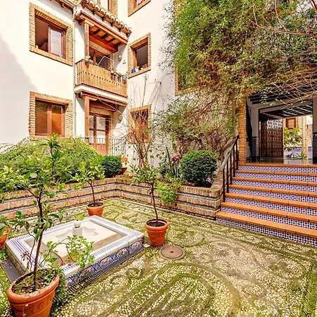 Tuguest Nazari Caldereria - Free Parking Granada