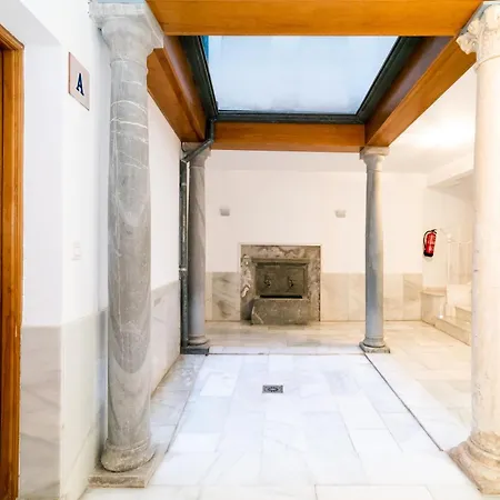 Precioso Piso En Pleno Centro De Junto A Iglesia De San Matias アパート