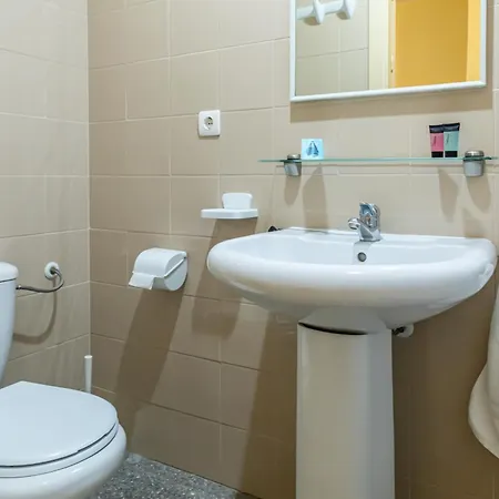 Albergue Resa Emperador Carlos V Granada