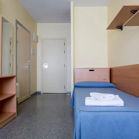 Albergue Resa Emperador Carlos V *