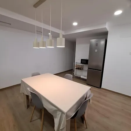 Elegant With Private Bathroom Next To Renfe Train Station *