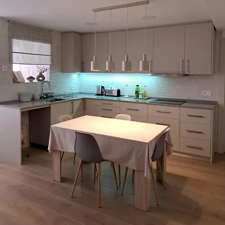 Elegant With Private Bathroom Next To Renfe Train Station Homestay Granada