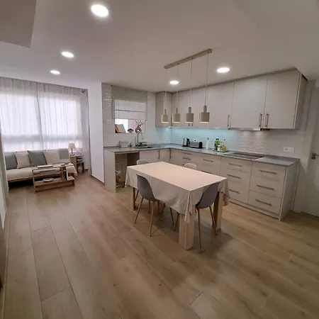 Elegant With Private Bathroom Next To Renfe Train Station Granada